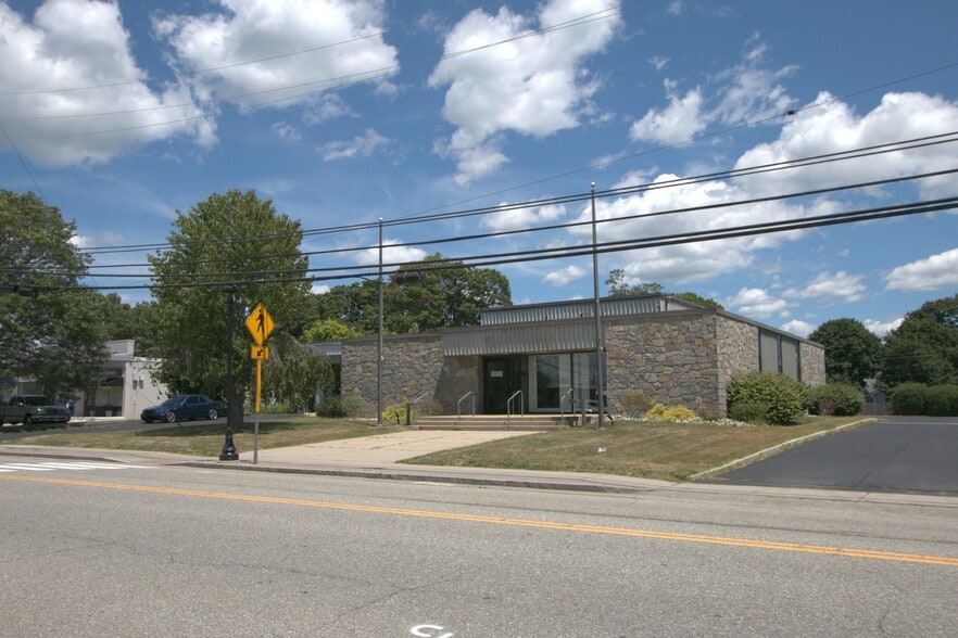 43 Pennsylvania Ave, Niantic, CT for sale - Building Photo - Image 2 of 18