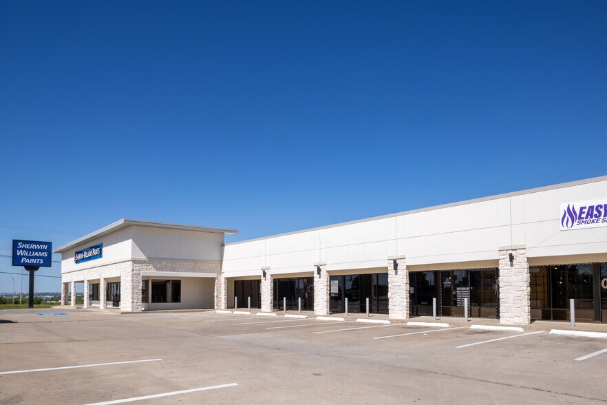 2817 Alta Mere Dr, Fort Worth, TX à louer - Photo du bâtiment - Image 2 de 14