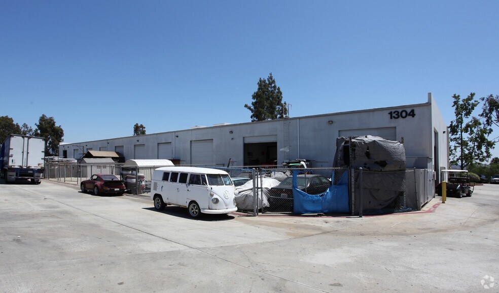 1304 N Melrose Dr, Vista, CA à louer - Photo du bâtiment - Image 2 de 2
