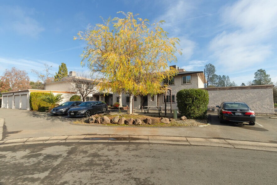 2351 Victor Ave, Redding, CA à vendre - Photo du bâtiment - Image 3 de 19