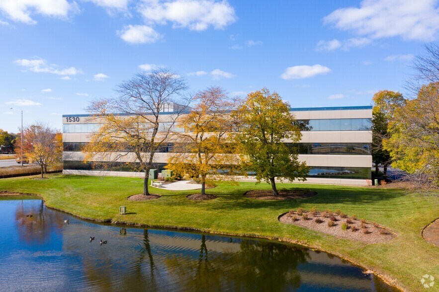 1530 E Dundee Rd, Palatine, IL à louer - Photo du bâtiment - Image 2 de 10