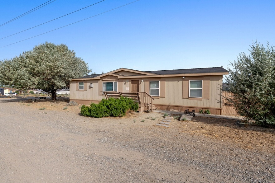 Moonlite Bunny Ranch Legacy Portfolio portfolio of 5 properties for sale on LoopNet.ca - Primary Photo - Image 2 of 81