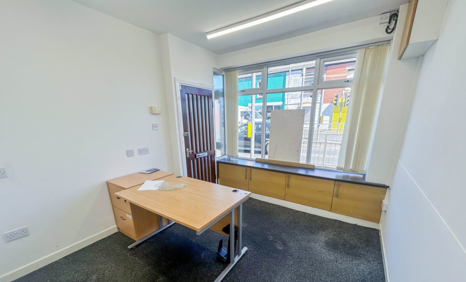 214 Albert Rd, Bolton for lease Interior Photo- Image 1 of 5