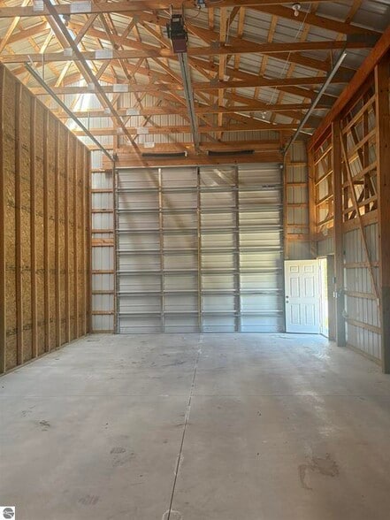 6950 Windjammer ave, Kewadin, MI for sale - Building Photo - Image 3 of 8
