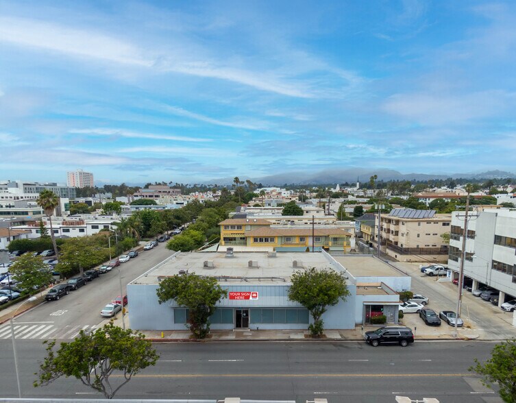 901 Santa Monica Blvd, Santa Monica, CA à louer - Photo du bâtiment - Image 3 de 16