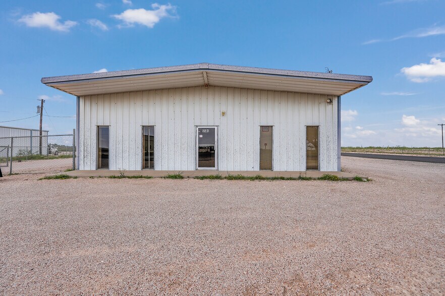 5508 S FM 1788, Midland, TX à vendre - Photo du bâtiment - Image 3 de 12