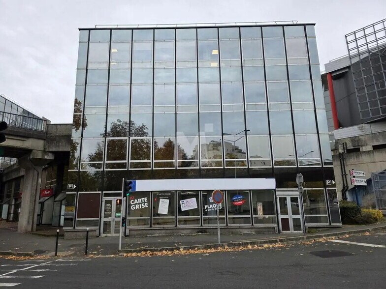 Bureau dans Évry-Courcouronnes à louer - Photo du bâtiment - Image 2 de 8