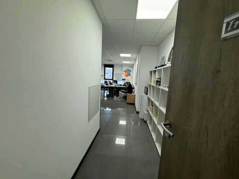 Office in Villefranche-sur-Saône for lease - Interior Photo - Image 3 of 3