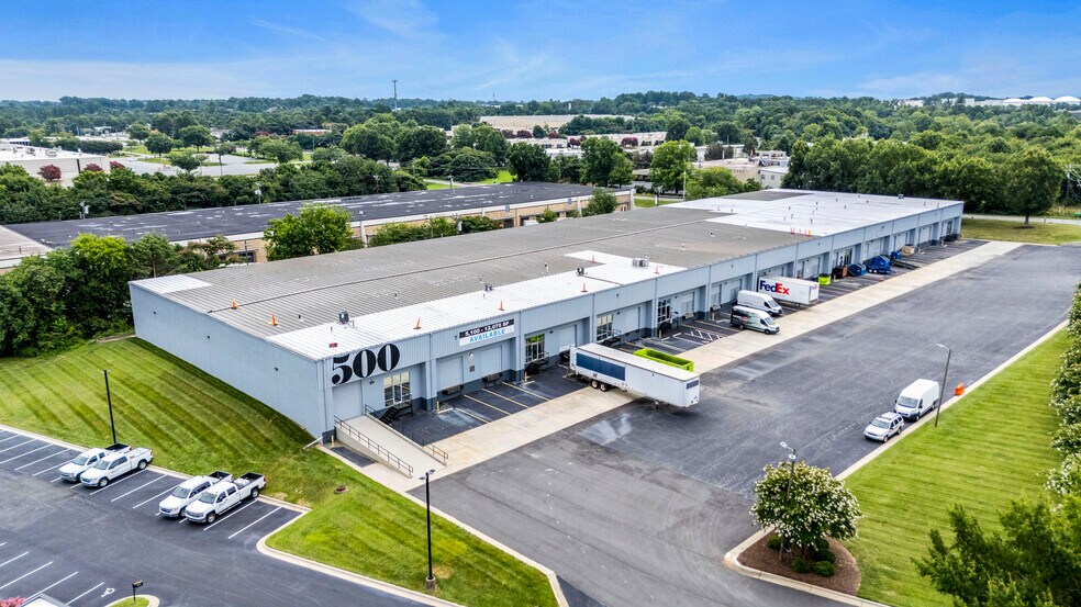 500 Radar Rd, Greensboro, NC à louer - Photo du bâtiment - Image 3 de 7