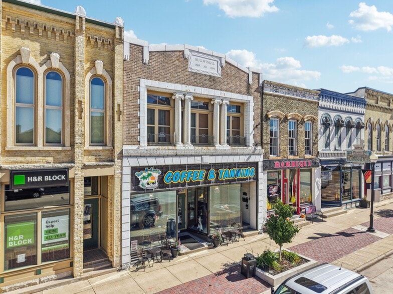 122-124 N Main St, Jefferson, WI for sale - Building Photo - Image 3 of 25