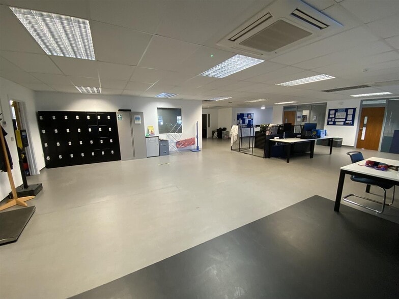 Office Suites 1 & 2 Annie Reed Road portfolio of 2 properties for sale on LoopNet.ca - Interior Photo - Image 3 of 3