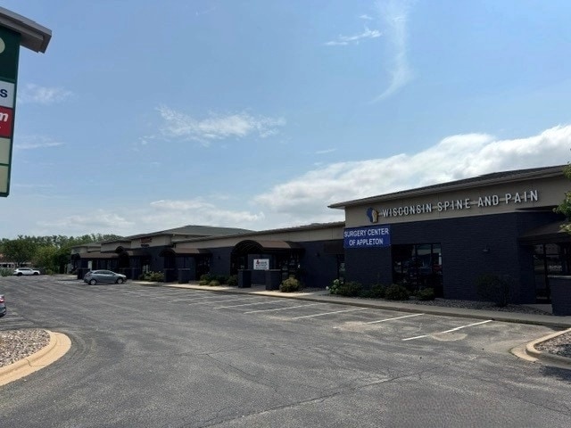 1600-1688 N Casaloma Dr, Grand Chute, WI for sale Building Photo- Image 1 of 21