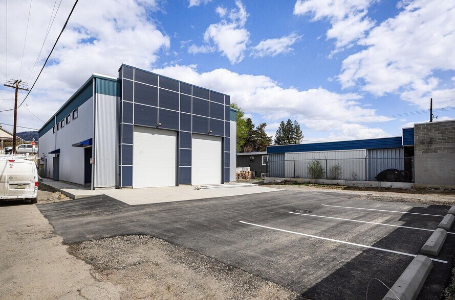 240 Larkspur St, Kamloops, BC à louer - Photo du bâtiment - Image 2 de 7