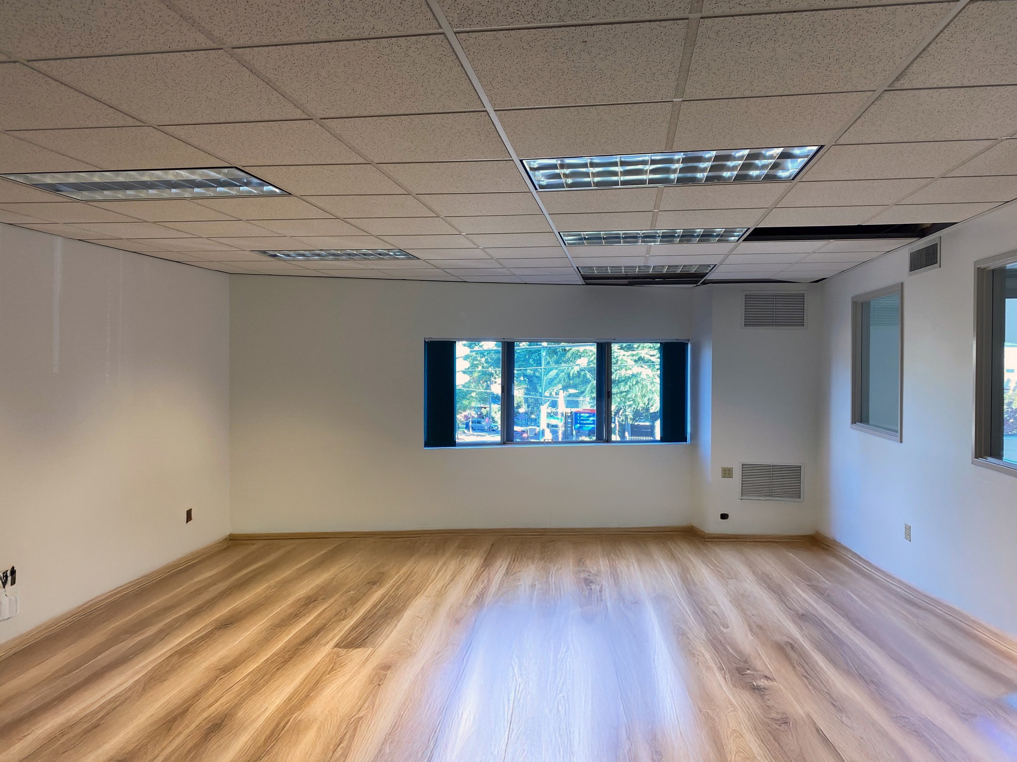 4702-4706 NE Glisan St, Portland, OR for lease Interior Photo- Image 1 of 2