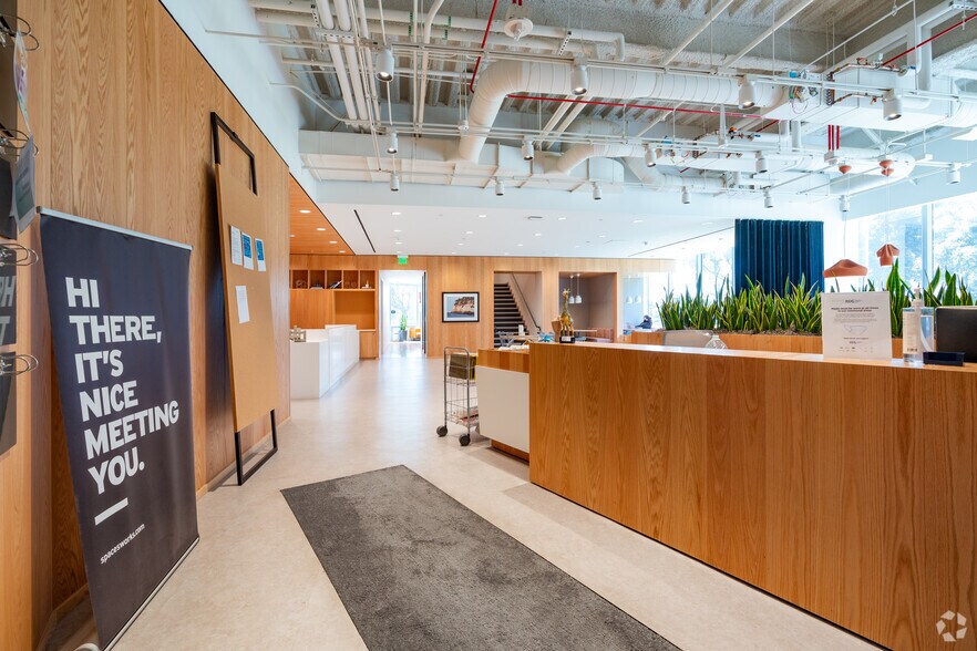 611 Gateway Blvd, South San Francisco, CA à louer - Hall d’entrée - Image 2 de 22