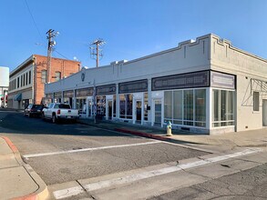 33-45 W Putnam Ave, Porterville, CA à louer Photo du bâtiment- Image 1 de 2