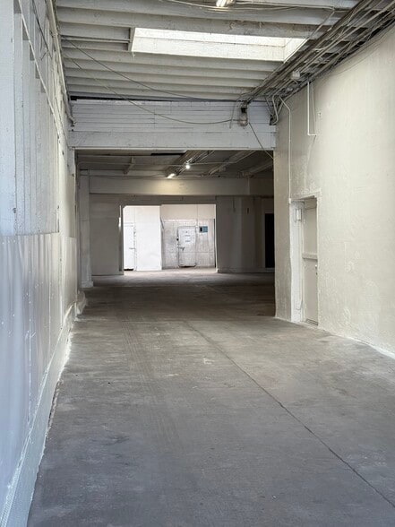 2414 San Bruno Ave, San Francisco, CA for lease - Building Photo - Image 3 of 26