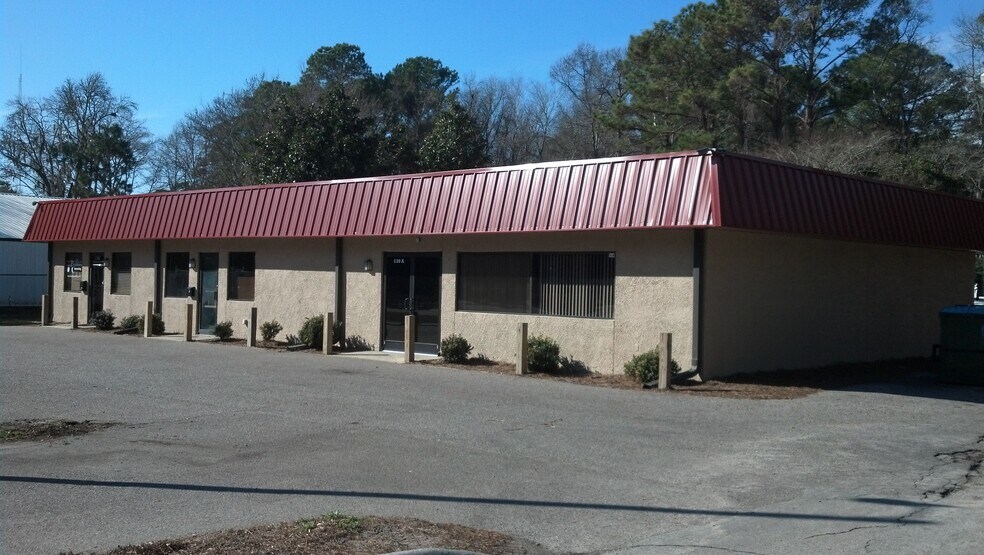 130 Mathews Dr, Hilton Head Island, SC à vendre - Photo du bâtiment - Image 3 de 4