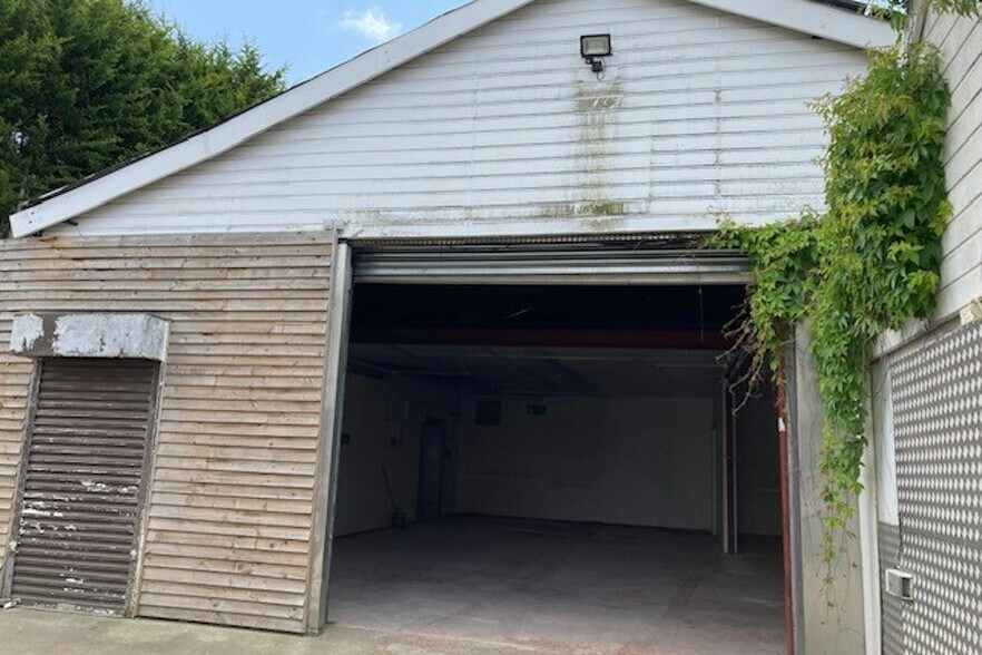 4 Guildford Rd, Bagshot à louer - Photo du bâtiment - Image 3 de 4