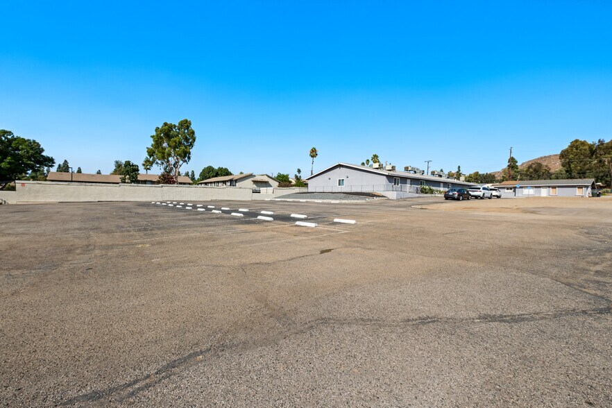 12354 Mount Vernon Ave, Grand Terrace, CA à vendre - Photo du bâtiment - Image 3 de 26
