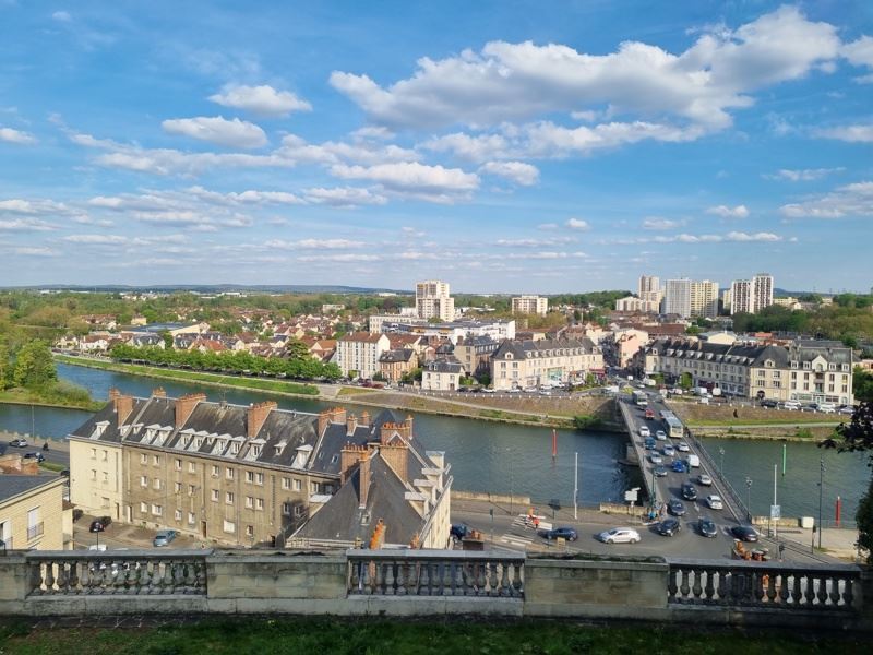 Retail in Pontoise for lease Aerial- Image 1 of 3