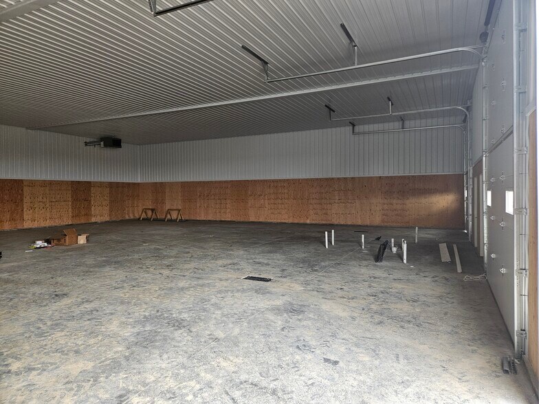 423 Centennial Pl, Dell Rapids, SD for lease - Interior Photo - Image 3 of 4