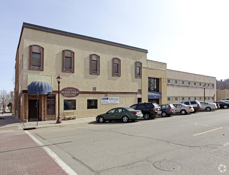 210 Walnut St E, Mankato, MN à louer - Photo du bâtiment - Image 2 de 8