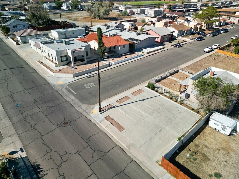 128 E Fredricks St, Barstow, CA à vendre - Photo du bâtiment - Image 3 de 8