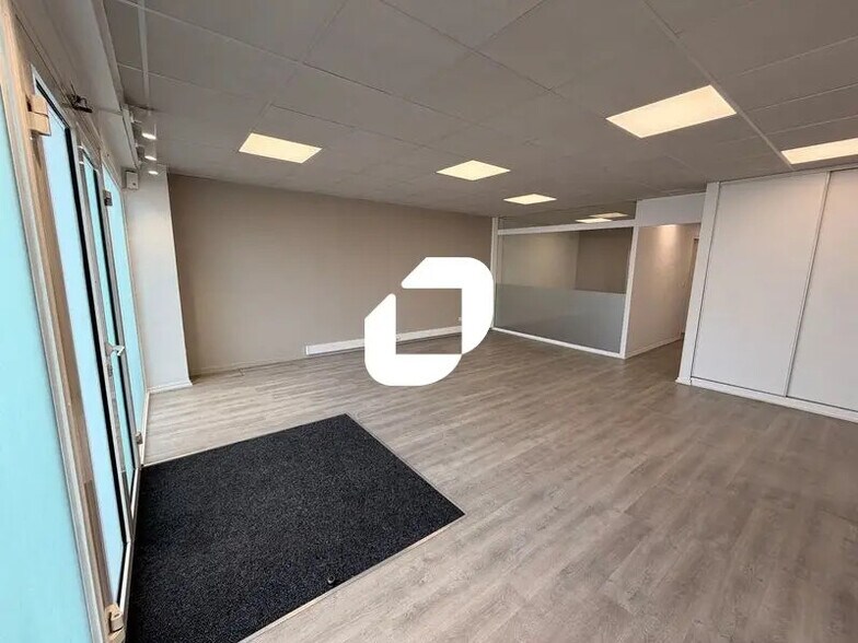 Office in VILLENAVE-D'ORNON for lease - Interior Photo - Image 2 of 6