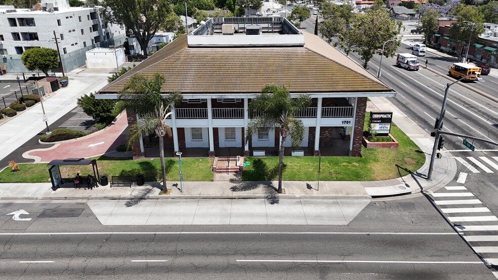 1701 N Main St, Santa Ana, CA à vendre - Photo du bâtiment - Image 3 de 34