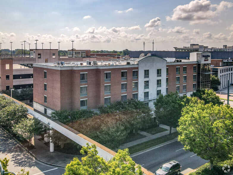 4500 Hampton Blvd, Norfolk, VA à louer - Photo du bâtiment - Image 2 de 9