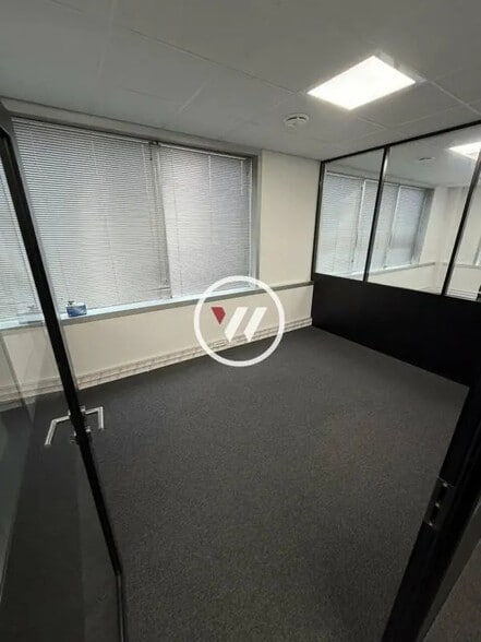 Office in Villepinte for lease - Interior Photo - Image 2 of 4