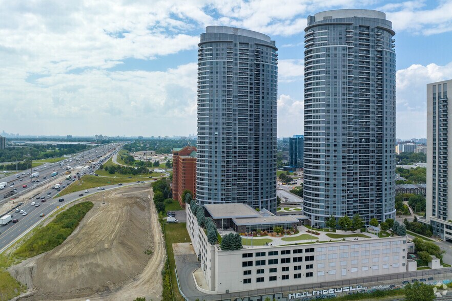 125 Village Green Sq, Toronto, ON à vendre - Photo du bâtiment - Image 3 de 7