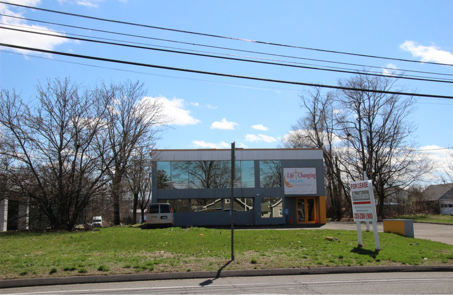 30 Montowese Ave, North Haven, CT à louer - Photo du bâtiment - Image 1 de 9
