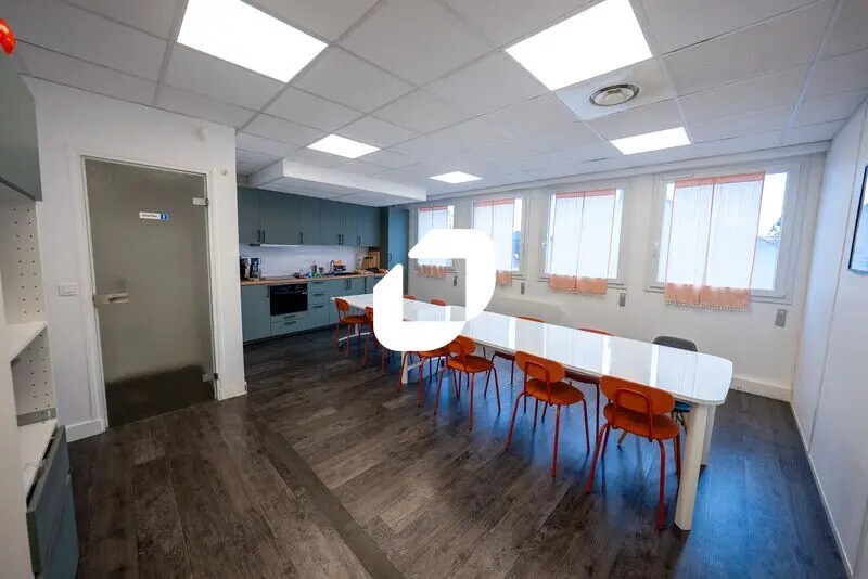 Office in Bagnolet for lease - Building Photo - Image 2 of 8