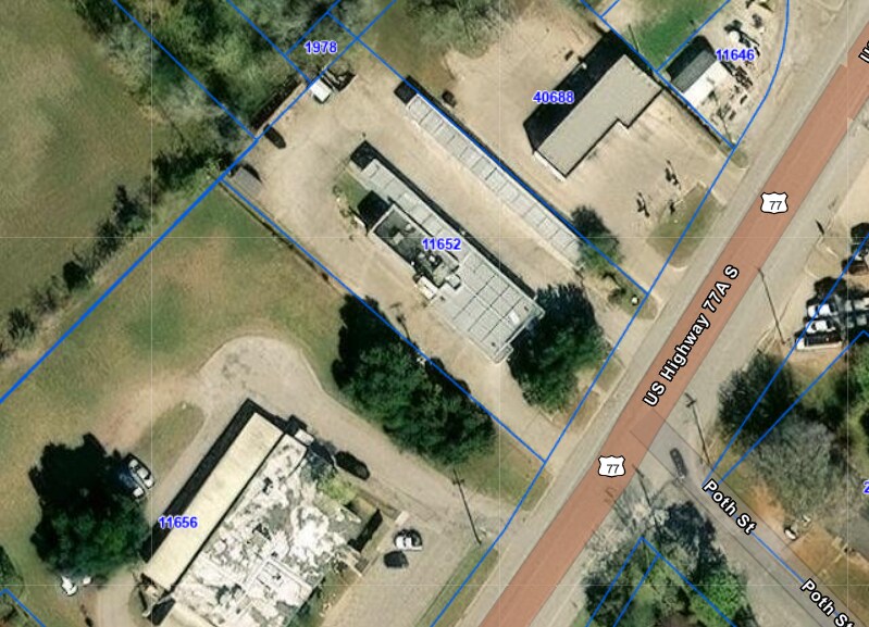 706 S US 77, Yoakum, TX à louer - Photo du bâtiment - Image 2 de 2