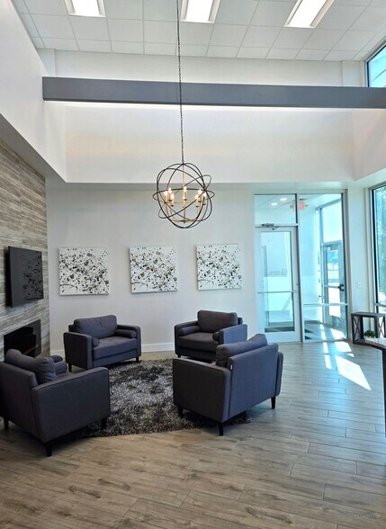 13901 Parkway Commons Dr, Oklahoma City, OK à louer - Photo intérieure - Image 2 de 4