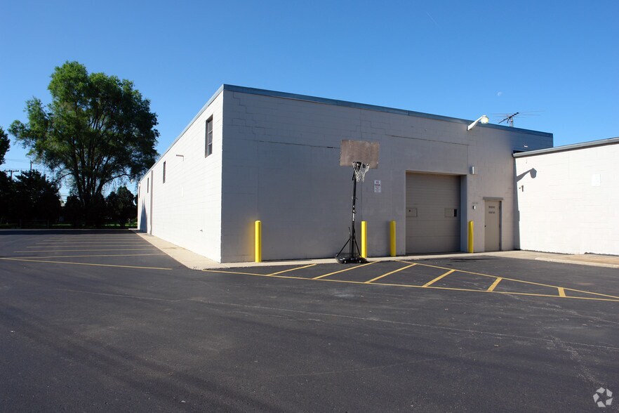 51200-51370 Van Dyke Ave, Utica, MI à louer - Photo du bâtiment - Image 2 de 5