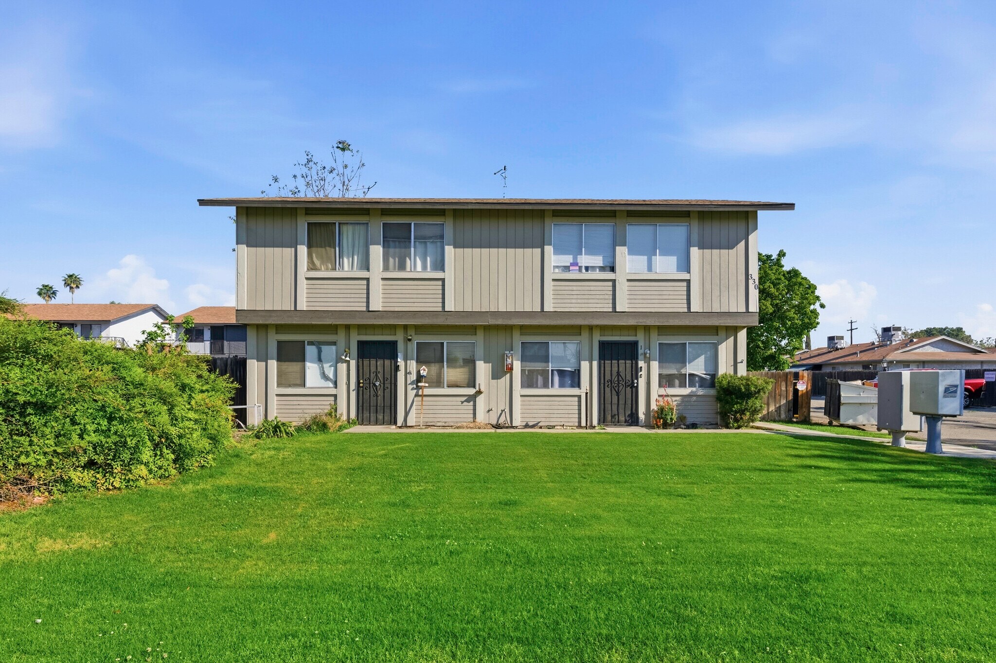 330 Roberts Ln, Bakersfield, CA à vendre Photo principale- Image 1 de 28