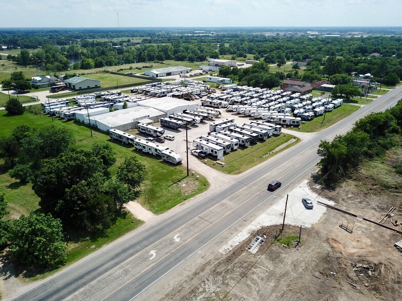 822 Montgomery St, Navasota, TX for sale - Building Photo - Image 1 of 1