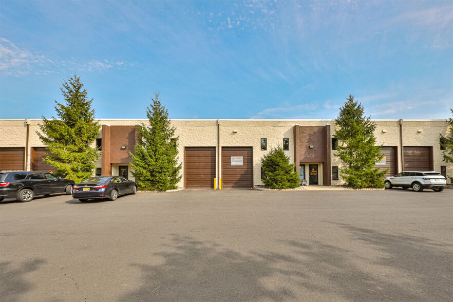 2 Ilene Ct, Hillsborough, NJ for lease - Building Photo - Image 3 of 9