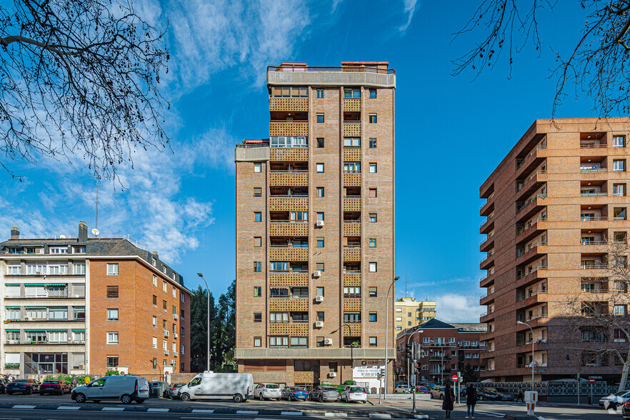 Avenida De Alberto Alcocer, 41, Madrid, Madrid for lease - Primary Photo - Image 1 of 2