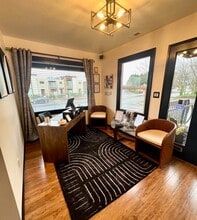 1320 Market St, Kirkland, WA for lease Interior Photo- Image 2 of 5