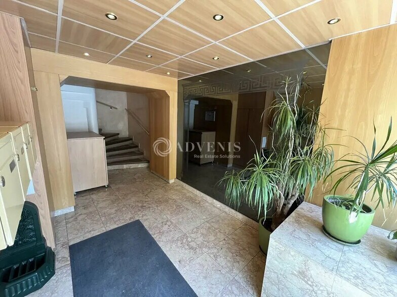 Bureau dans Vincennes à louer - Hall d’entrée - Image 2 de 5