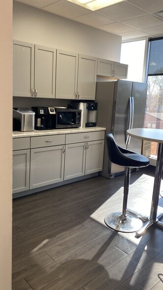 6232 N Pulaski Rd, Chicago, IL for lease - Interior Photo - Image 3 of 18