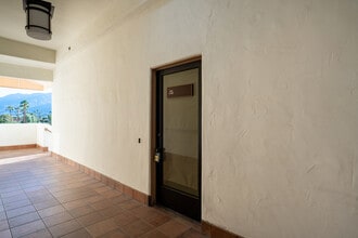 901 E Tahquitz Canyon Way, Palm Springs, CA for lease Lobby- Image 1 of 10