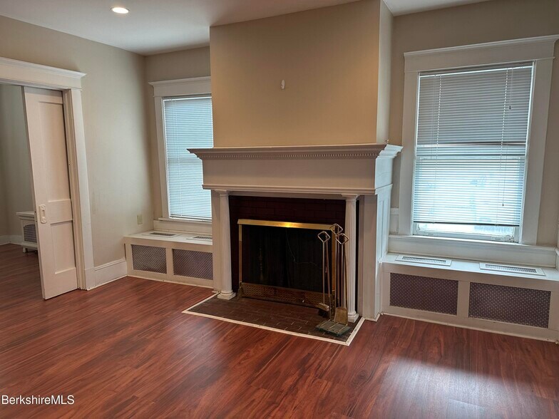 17 E Housatonic St, Pittsfield, MA à louer - Photo du bâtiment - Image 2 de 8