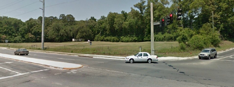 3926 Mahan Dr, Tallahassee, FL à vendre - Photo du bâtiment - Image 2 de 4