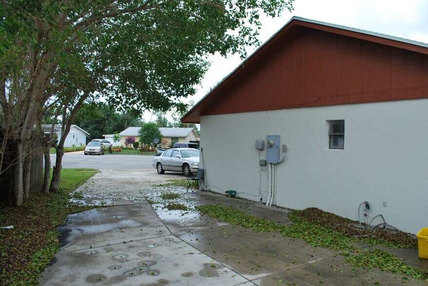 1309 W Frangipani Cir, Lake Worth, FL à vendre - Photo du bâtiment - Image 3 de 15