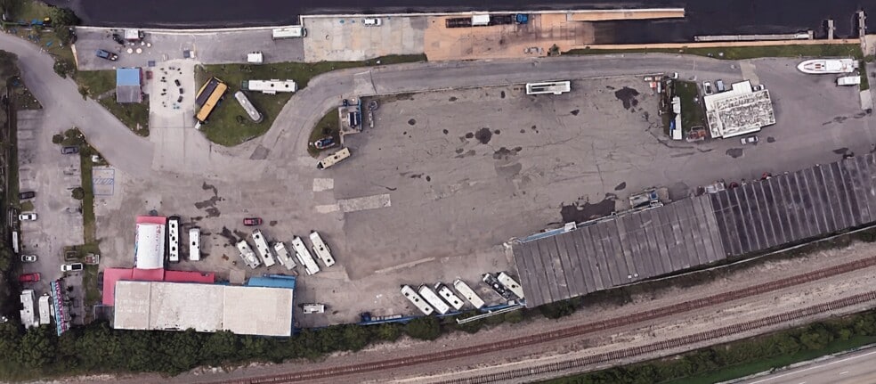 2051 Griffin Rd, Fort Lauderdale, FL à louer - Photo du bâtiment - Image 3 de 10